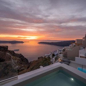 Honeymoon Suite Outdoor Hot Tub & Caldera View